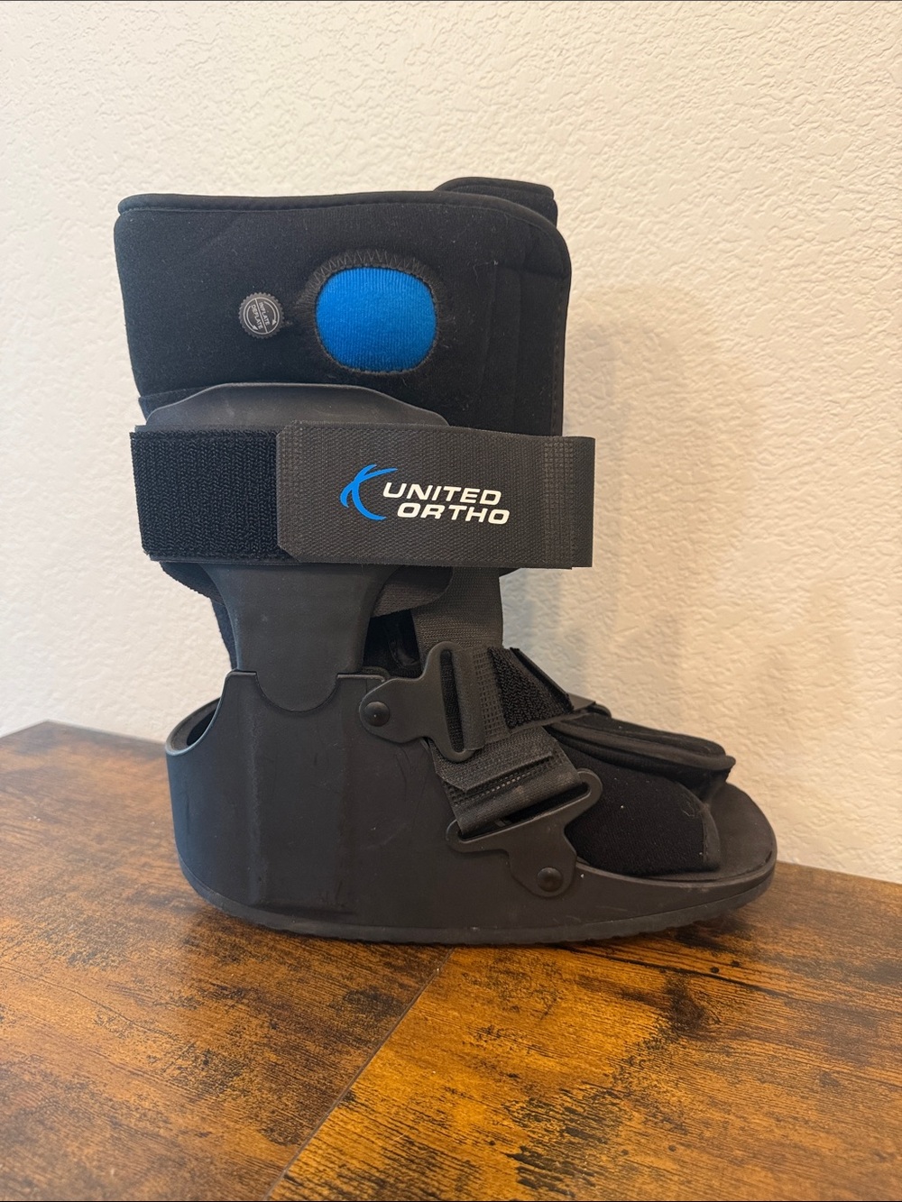 United Ortho Black Medical Walking Boot | Size Small | EUC